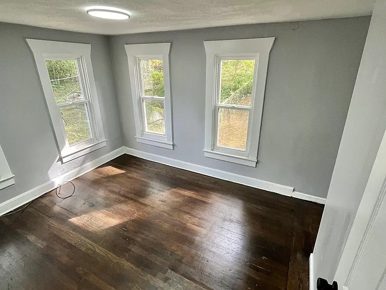 4327 Flora Ave — Photo 10