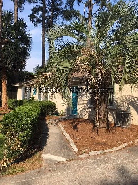 3 bed, 2.0 bath, 1476 sqft, $2,300 — Photo 2