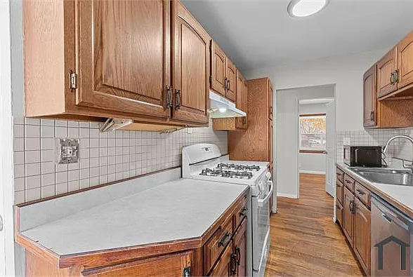 205 Perthshire Rd — Photo 11