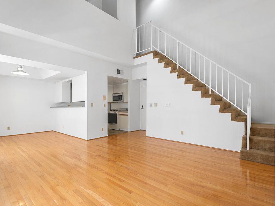 1st image of 607 N Rossmore Ave #203