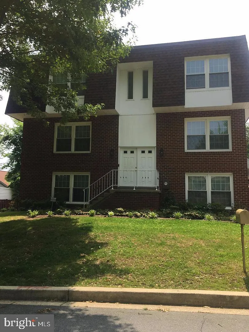 802 Floral Pl NW photo 1