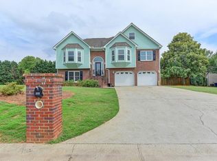 322 Ryan Dr, Auburn, GA