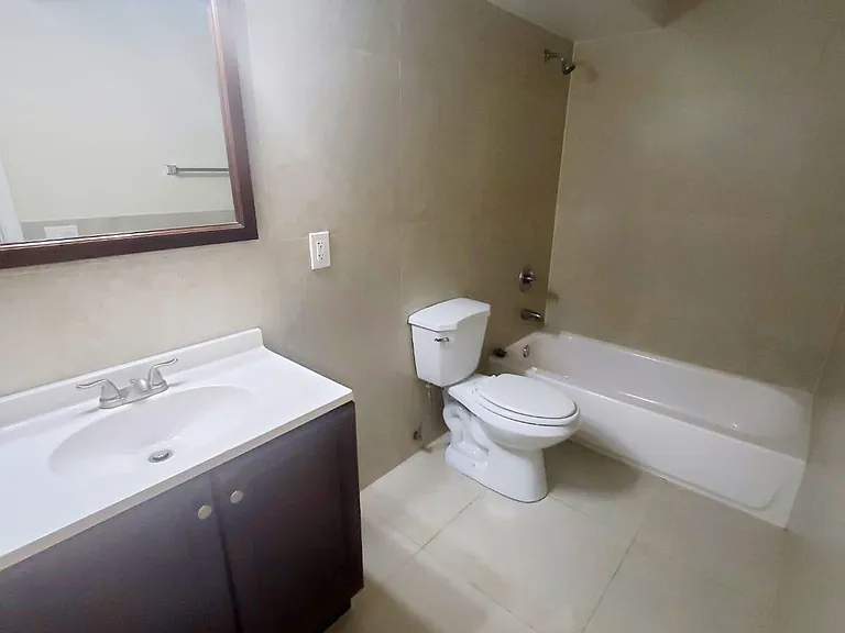 2640 NE 8th Ave — Photo 5