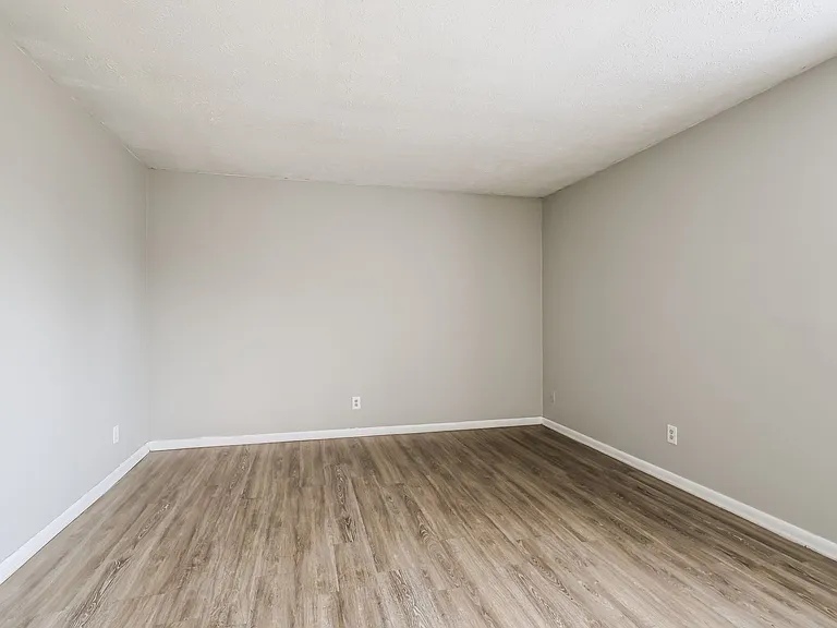 River Glow Apartments — Photo 20