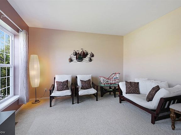 4th image of 400 Hamilton Dr