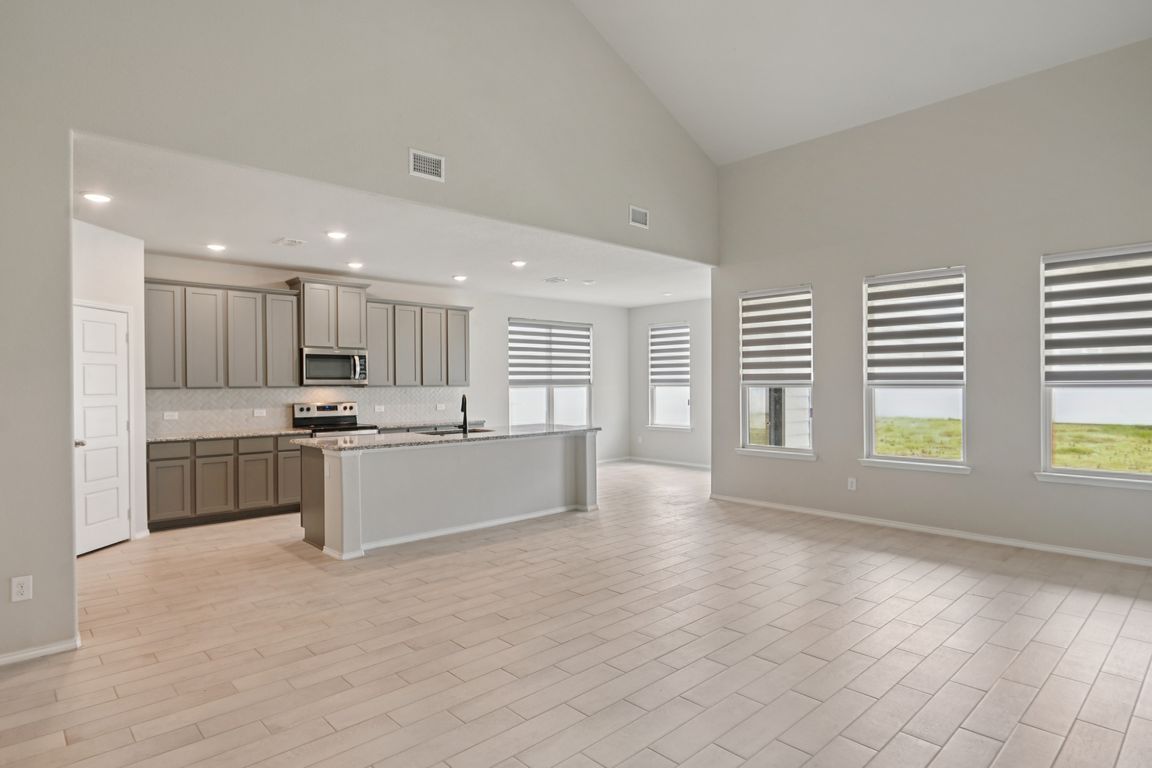 Revere Dr-S0207-007.jpg