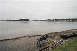 4th image of 834 E Eagle Lake Dr