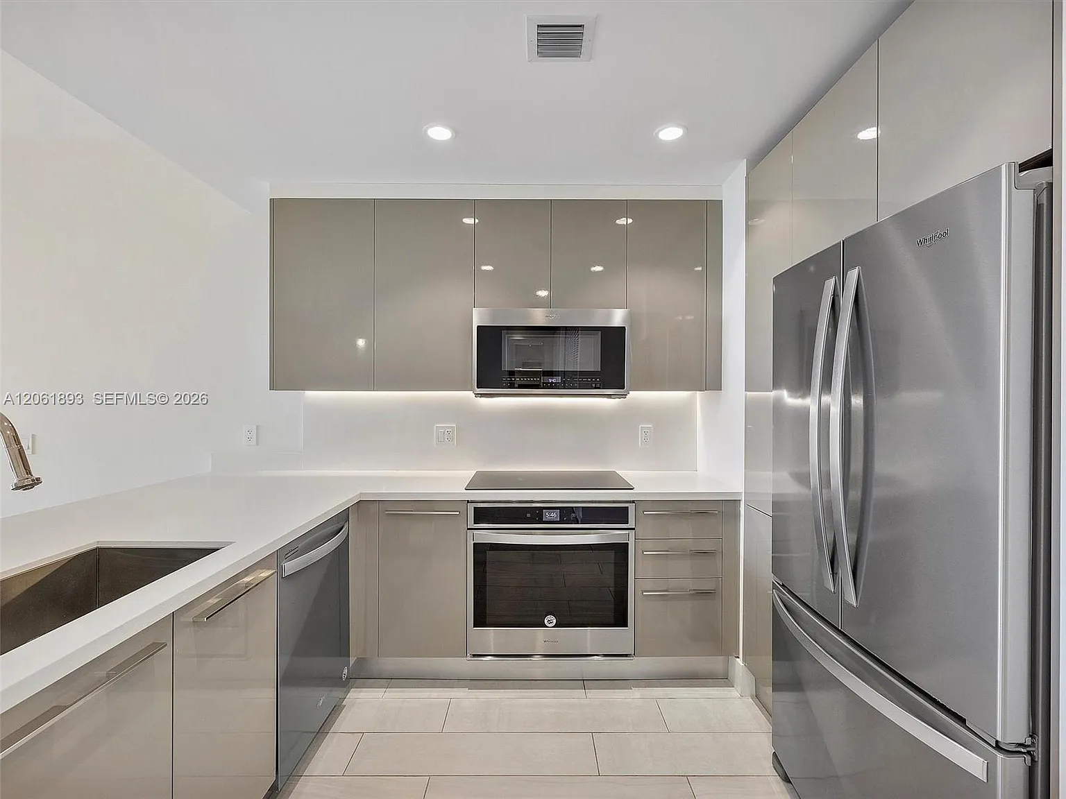Metropica North Tower One — Photo 2