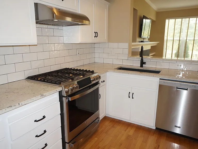 2649 NW Kennedy Ct — Photo 8