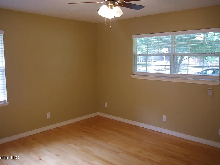 156 Lafayette Cir — Photo 7