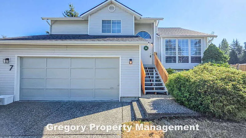 3 bed, 3.0 bath, 1594 sqft, $3,000 — Photo 1