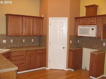 5th image of 807 NE 8th Ave
