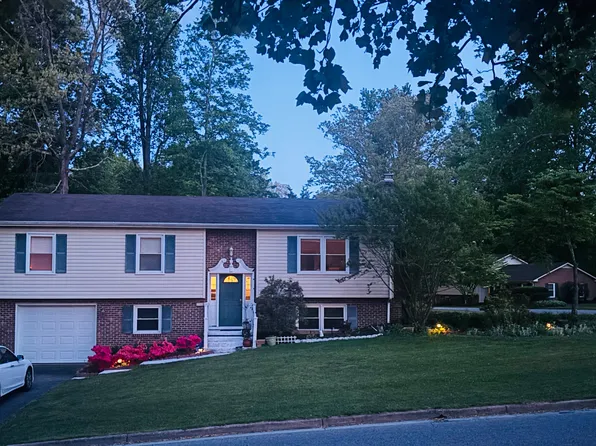 2703 Tall Oaks Dr, Blacksburg, VA 24060