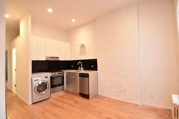 Rented by Bold New York | media 17