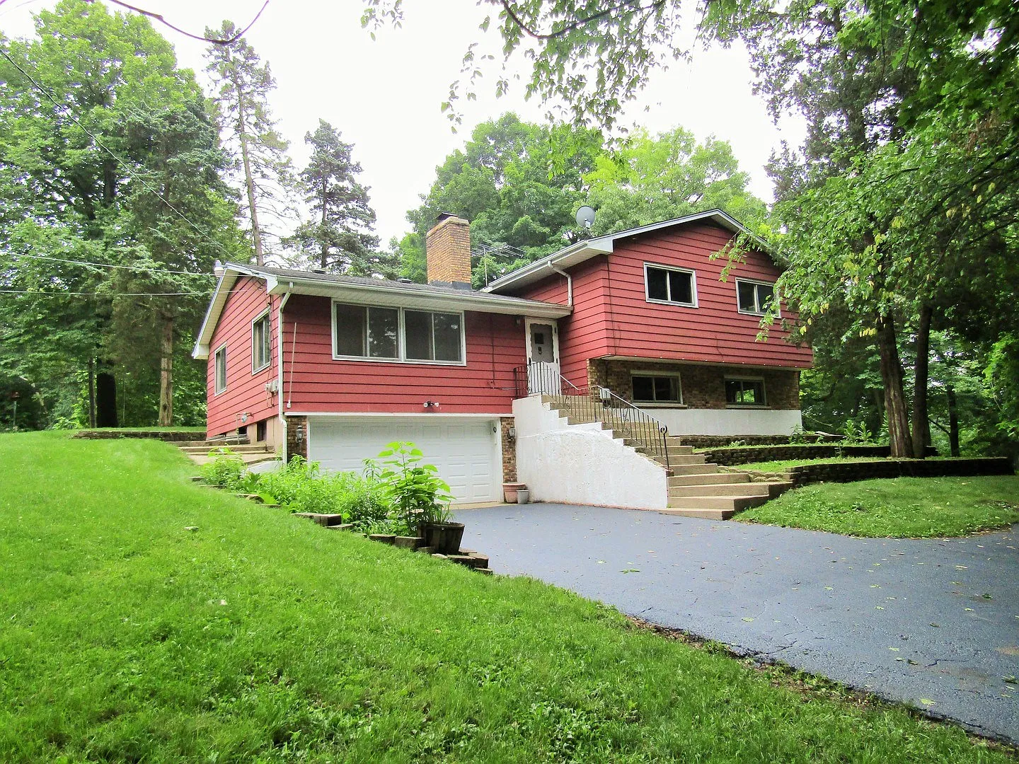 3009 N River Rd photo 1