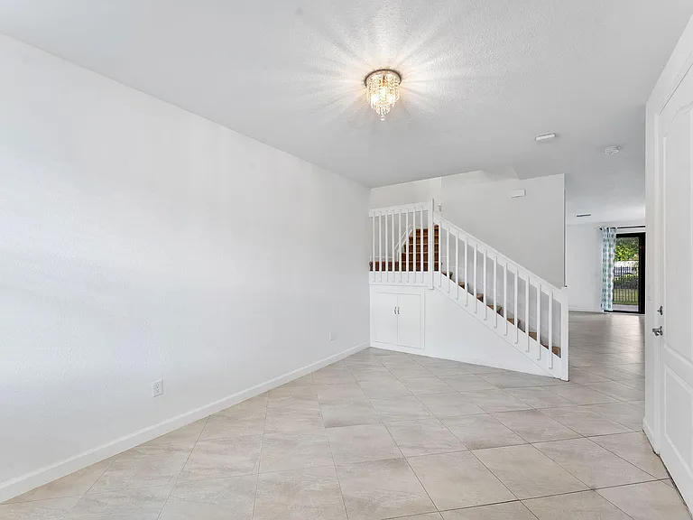 12756 Anthorne Ln — Photo 6