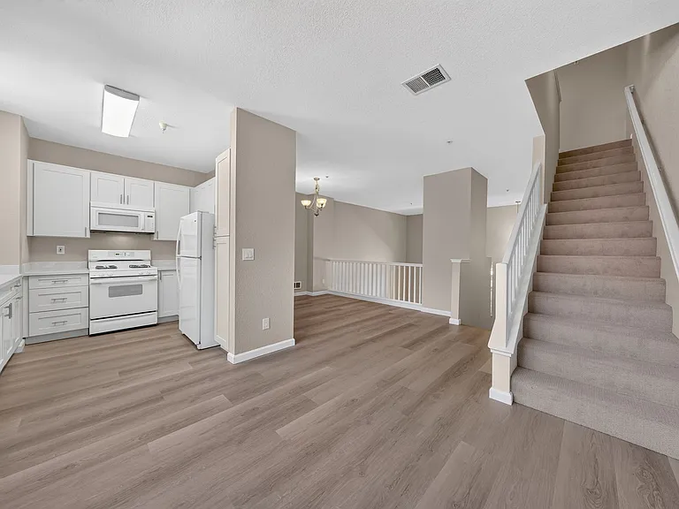 385 Race St — Photo 7