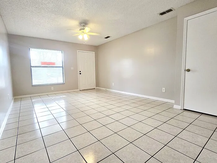 1423 Montana Ave — Photo 4