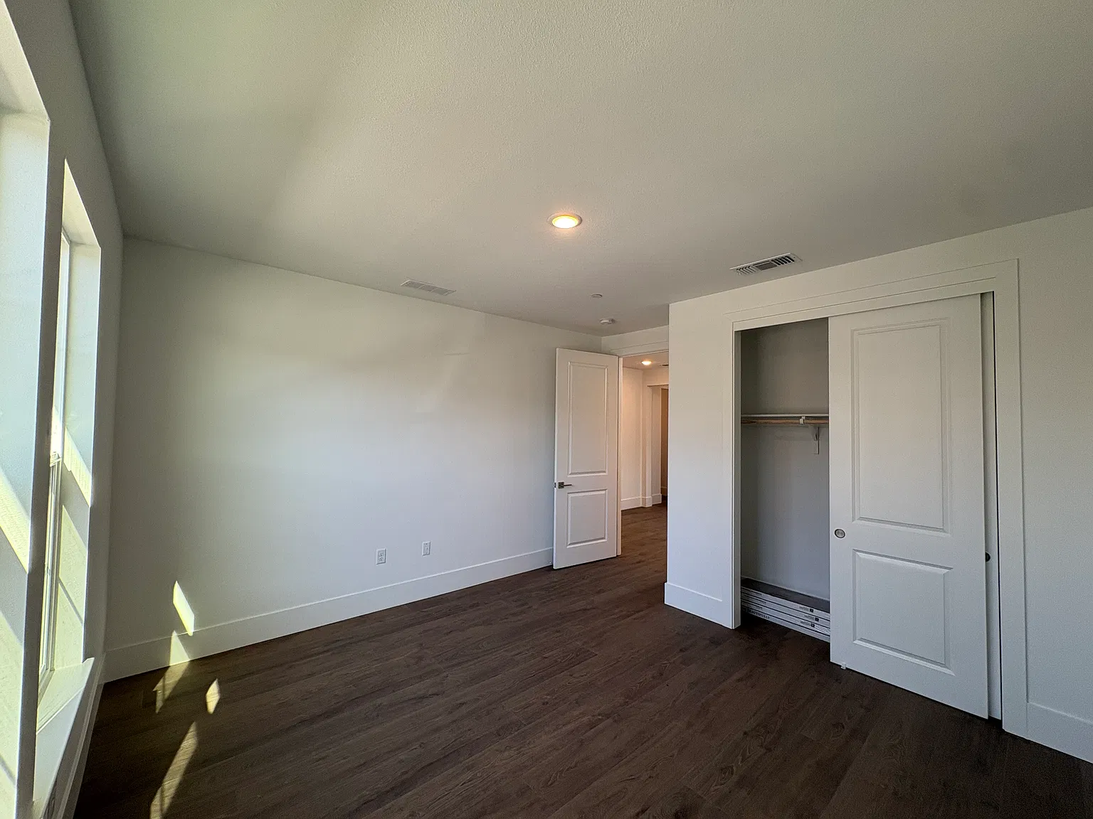 5 bed, 2925 sqft, $3,500 — Photo 4