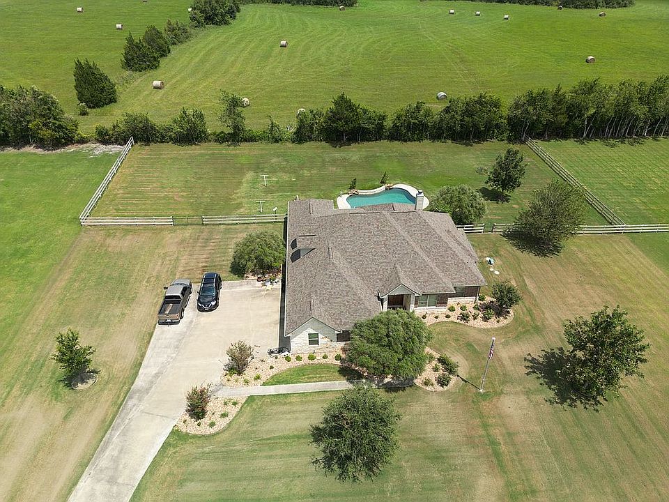 1st image of 654 Diamond Dr