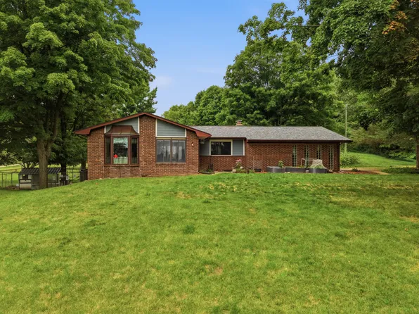 13489 Hyde Rd, Hartland, MI 48353
