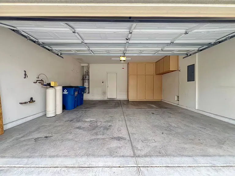 574 Redruth Dr — Photo 29