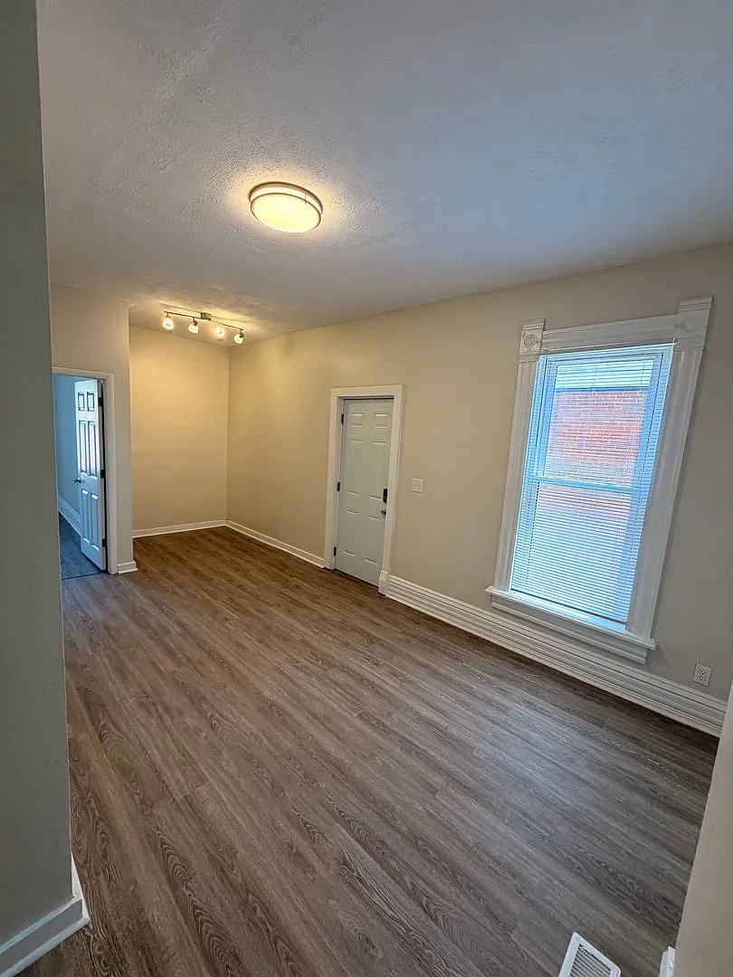 Completely Updated!! 2 Bed/1 Bath Close To Wexner Medical Center! — Photo 3
