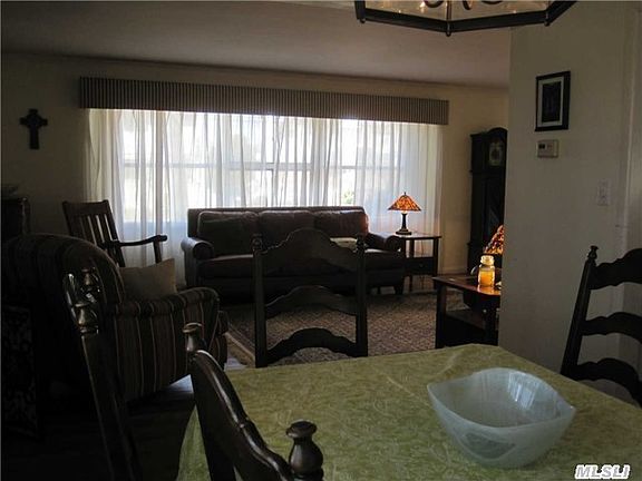 5th image of 94 Daffodil Ave