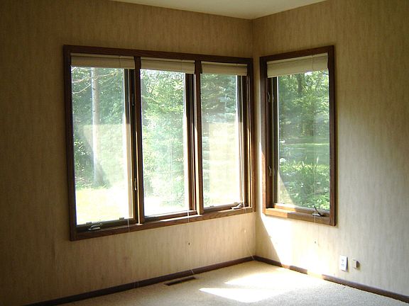 5th image of 109 E Glencrest Dr