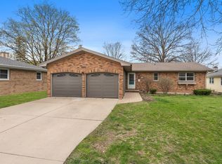 690 Carlton Dr, Elgin, IL 60120