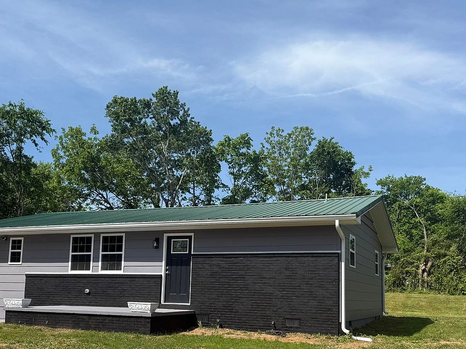 1st image of 208 Greenwood Cir