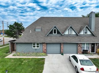2900 SW Arrowhead Rd, Topeka, KS 66614