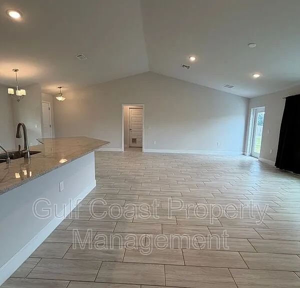 4865 Manila Ave — Photo 24
