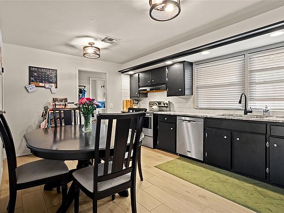 5th image of 719 E Tom Stafford St