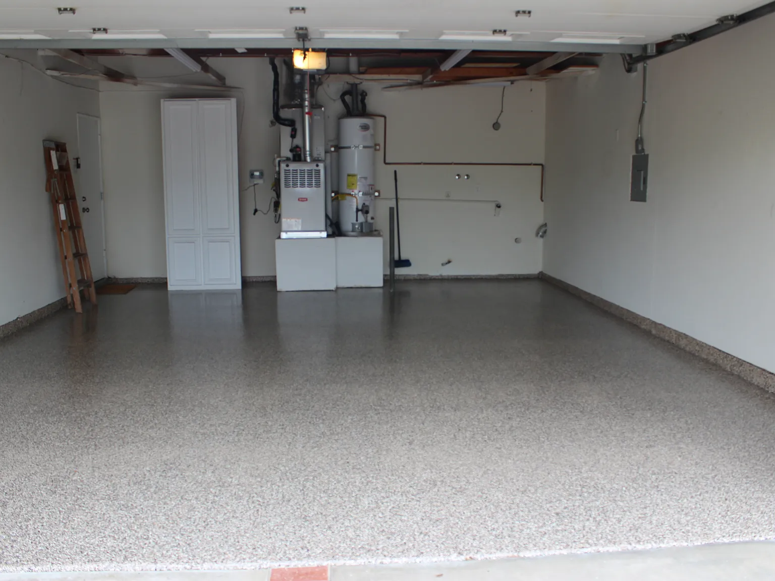 3 bed, 2000 sqft, $4,975 — Photo 2