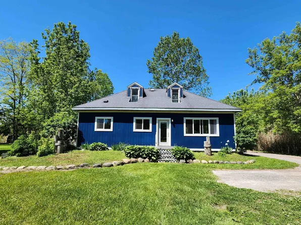 5045 Parker Rd, Fort Gratiot, MI 48059