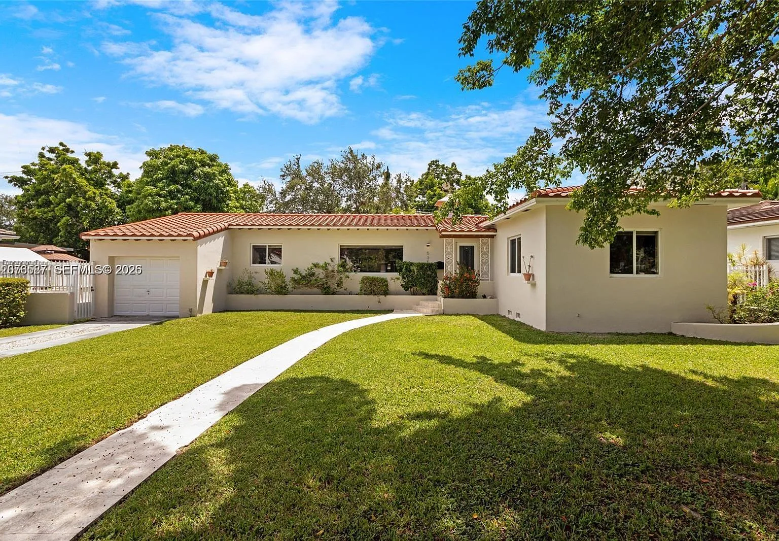 3 bed, 2084 sqft, $6,000 — Photo 1