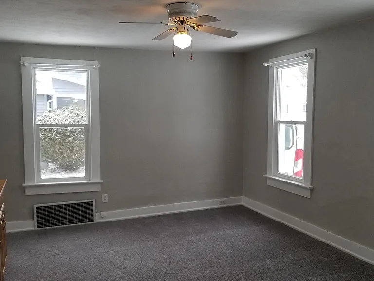 1057 Reynolds St — Photo 5