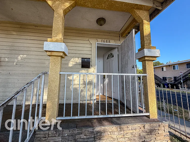 7689 S Main St #M1 — Photo 10