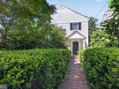 1656 Foxhall Rd NW, Washington, DC, 20007
