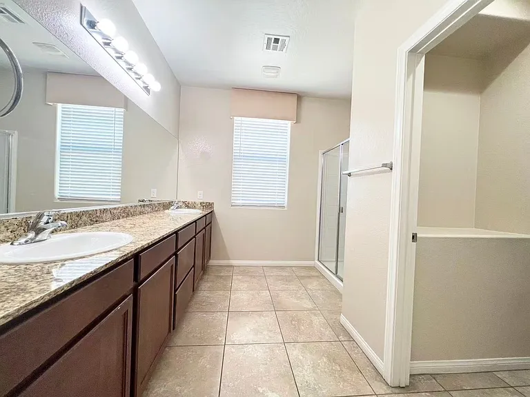5729 Tideview St — Photo 15