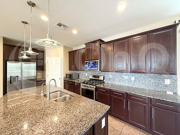 4th image of 4051 E Mesquite St