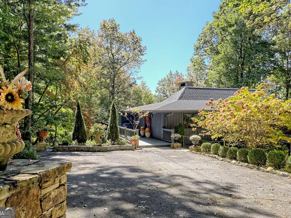594 Sky High Dr, Sky Valley, GA 30537