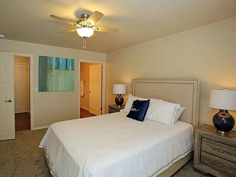BIRCH CROSSING APARTMENTS — Photo 10