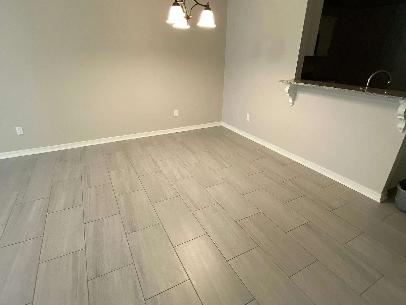 3 bed, 2.0 bath, 1275 sqft, $1,595 — Photo 2