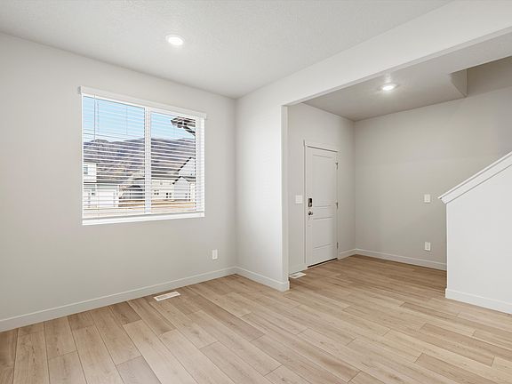 SLC_Pine_ 4241_Foyer_A_931-N-160-E-Santaquin-UT.jpg