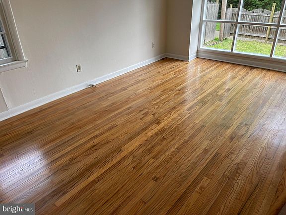 4th image of 301 Brookside Ave