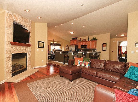 4th image of 2820 55th Ave Unit 17