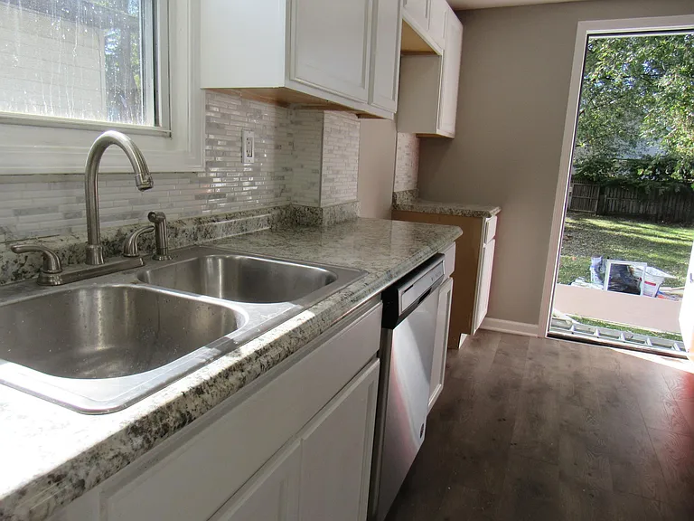 320 Zeller Ave — Photo 24