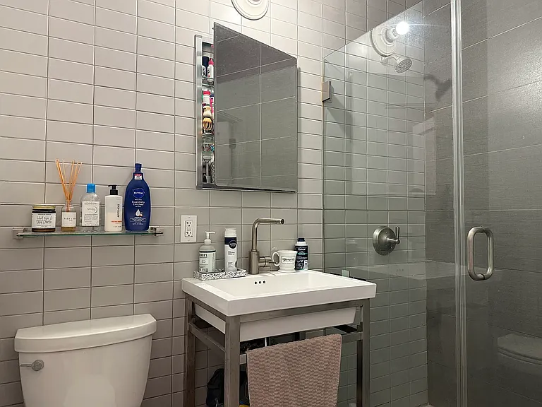 245 E 2nd St #B — Photo 9